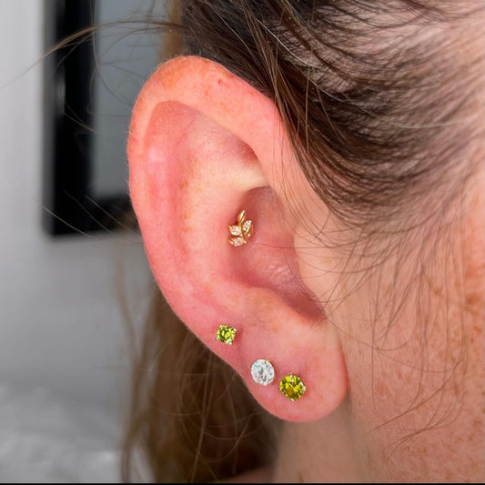 August - Threadles Flatback Stud