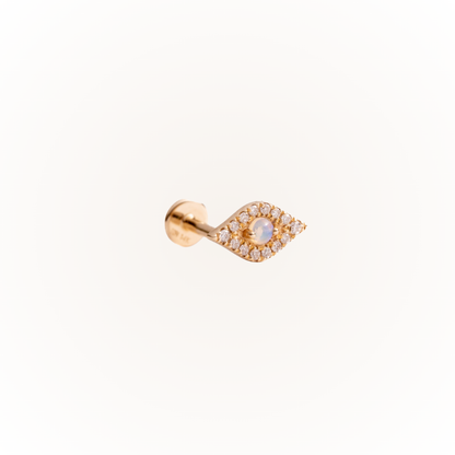 Cuidado con el oro amarillo: pendiente de rosca plana con diamante.