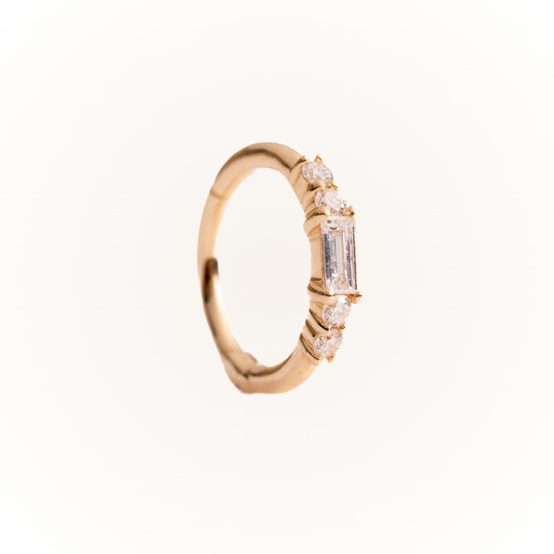 Estilo en oro amarillo - Aro articulado sin costuras con diamantes