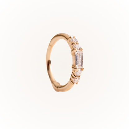 Estilo en oro amarillo - Aro articulado sin costuras con diamantes