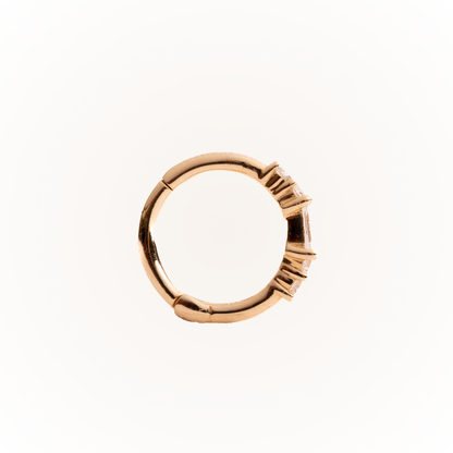Estilo en oro amarillo - Aro articulado sin costuras con diamantes