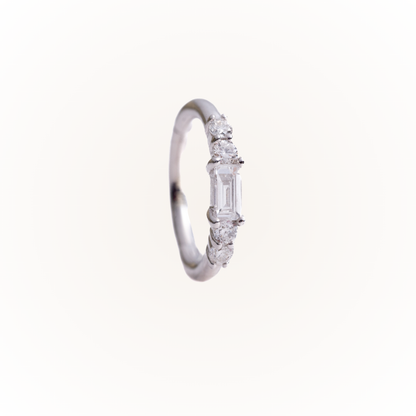 Estilo en oro blanco - Aro articulado sin costuras con diamantes
