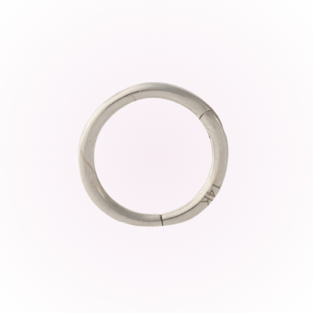 Pendientes de aro minimalistas con bisagra en oro blanco - Pendientes de aro con bisagra sin costuras