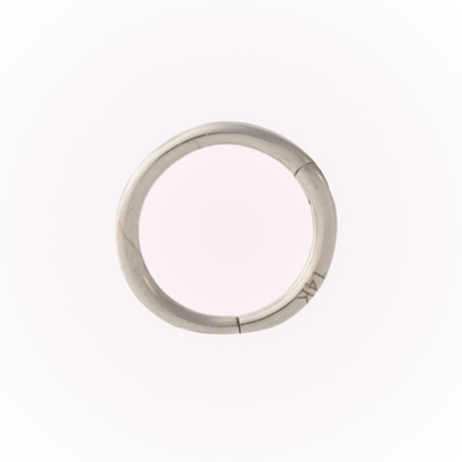 Pendientes de aro minimalistas con bisagra en oro blanco - Pendientes de aro con bisagra sin costuras