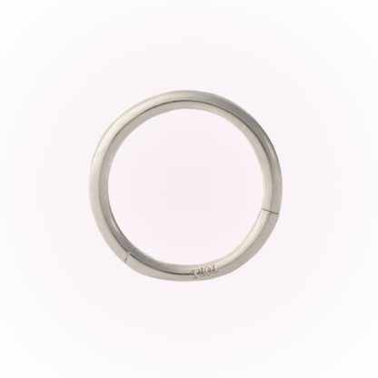 Pendientes de aro minimalistas con bisagra en oro blanco - Pendientes de aro con bisagra sin costuras