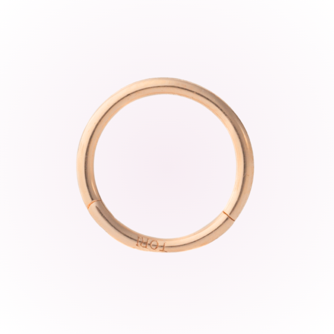 Pendientes de aro minimalistas con bisagra en oro rosa - Pendientes de aro con bisagra sin costuras