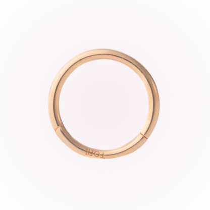 Pendientes de aro minimalistas con bisagra en oro rosa - Pendientes de aro con bisagra sin costuras